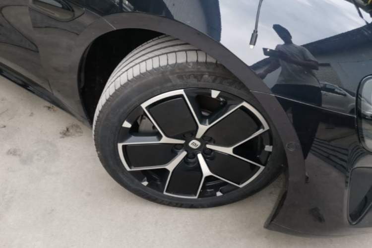 Used Xiaomi Auto SU7 2024 Rear-Drive Ultra-Long Range Advanced Pro-Level Intelligent Driving Version Left Front Wheel Hub