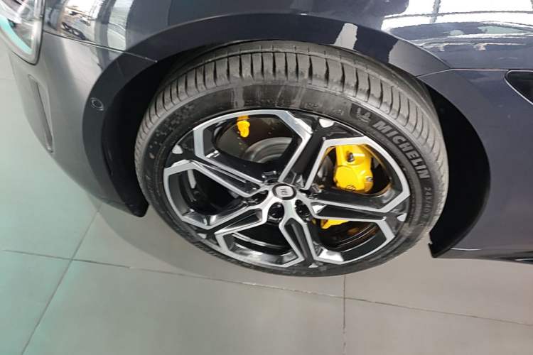 Used Xiaomi Auto SU7 2024 Rear-Drive Standard Founder Edition Left Front Wheel Hub