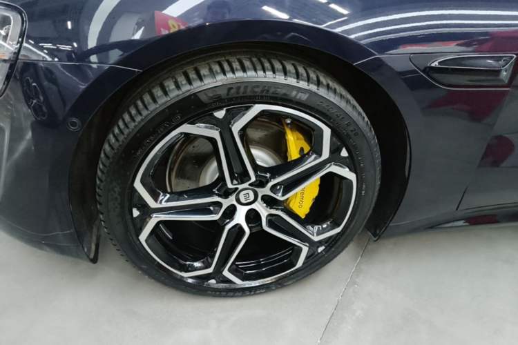 Used Xiaomi Auto SU7 2024 Rear-Drive Long-Range Intelligent Driving Version Left Front Wheel Hub