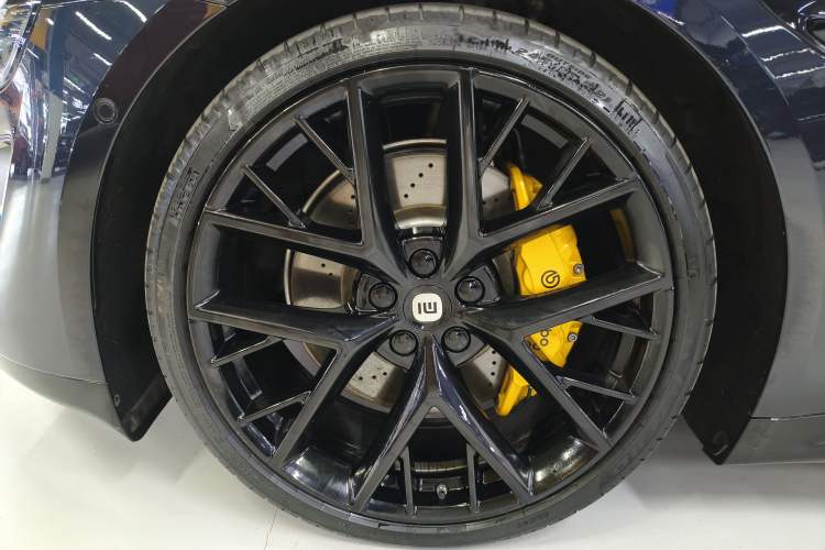 Used Xiaomi Auto SU7 2024 Four-Wheel Drive Ultra-Long Range Advanced Intelligent Driving Max Edition Left Front Wheel Hub