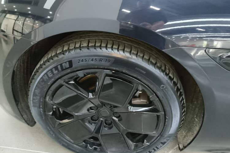 Used Xiaomi Auto SU7 2024 Rear-Drive Long-Range Intelligent Driving Version Left Front Wheel Hub