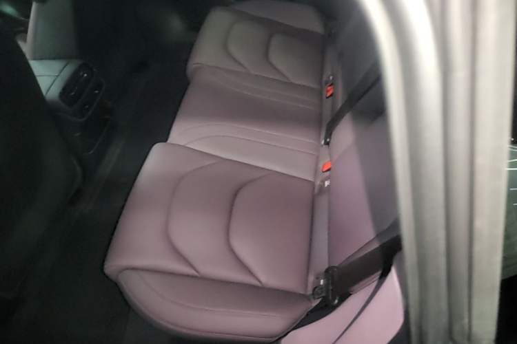 Used Xiaomi Auto SU7 2024 Rear-Drive Long-Range Intelligent Driving Version Left Rear Seat