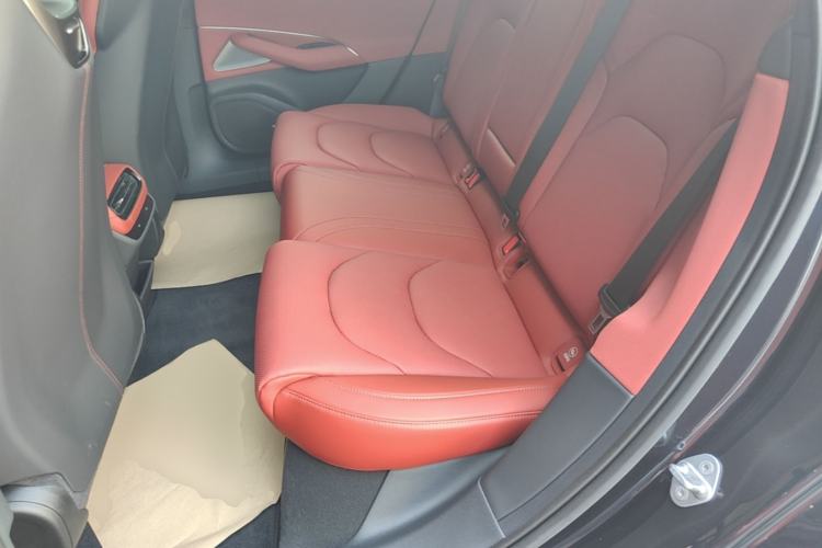 Used Xiaomi Auto SU7 2024 Four-Wheel Drive Ultra-Long Range Advanced Intelligent Driving Max Edition Left Rear Seat