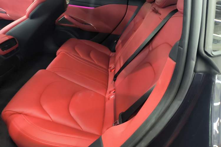 Used Xiaomi Auto SU7 2024 Four-Wheel Drive Ultra-Long Range Advanced Intelligent Driving Max Edition Left Rear Seat
