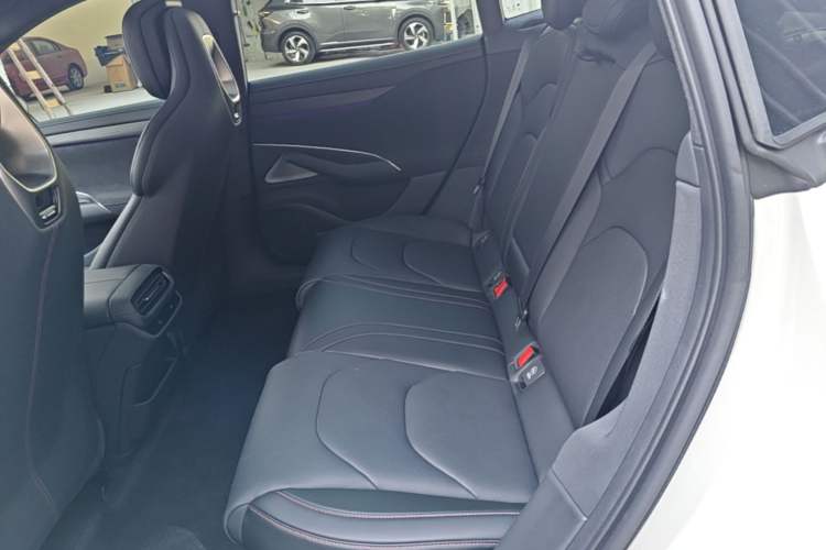 Used Xiaomi Auto SU7 2024 Rear-Drive Long-Range Intelligent Driving Version Left Rear Seat