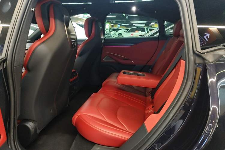 Used Xiaomi Auto SU7 2024 Rear-Drive Ultra-Long Range Advanced Pro-Level Intelligent Driving Version Left Rear Seat