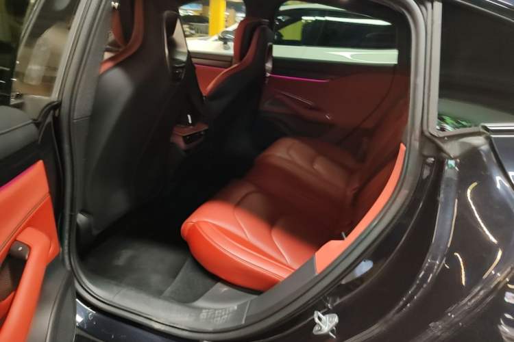 Used Xiaomi Auto SU7 2024 Rear-Drive Ultra-Long Range Advanced Pro-Level Intelligent Driving Version Left Rear Seat
