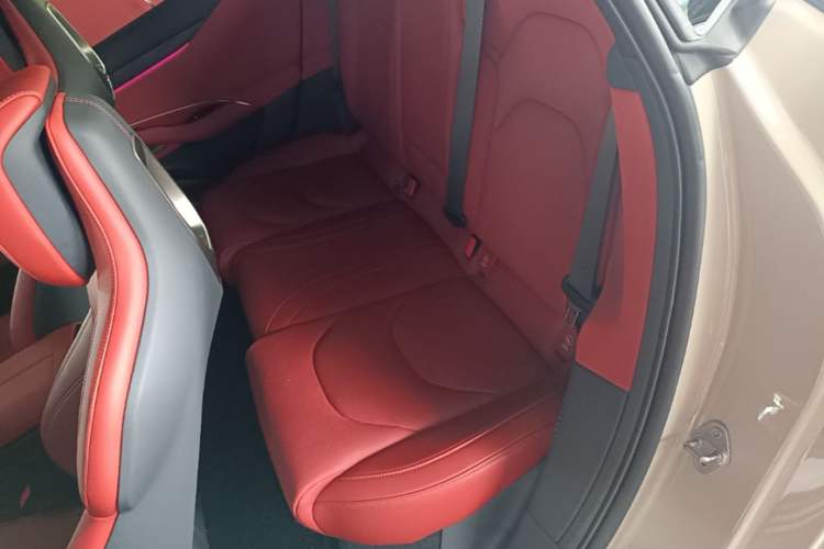 Used Xiaomi Auto SU7 2024 Four-Wheel Drive Ultra-Long Range Advanced Intelligent Driving Max Edition Left Rear Seat