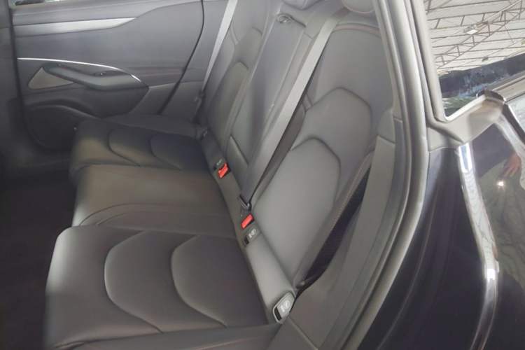 Used Xiaomi Auto SU7 2024 Four-Wheel Drive Ultra-Long Range Advanced Intelligent Driving Max Edition Left Rear Seat