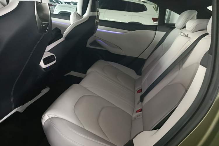 Used Xiaomi Auto SU7 2024 Four-Wheel Drive Ultra-Long Range Advanced Intelligent Driving Max Edition Left Rear Seat