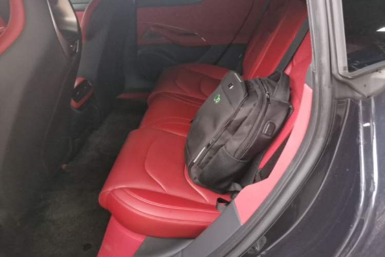 Used Xiaomi Auto SU7 2024 Rear-Drive Ultra-Long Range Advanced Pro-Level Intelligent Driving Version Left Rear Seat