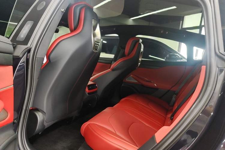 Used Xiaomi Auto SU7 2024 Four-Wheel Drive Ultra-Long Range Advanced Intelligent Driving Max Edition Left Rear Seat