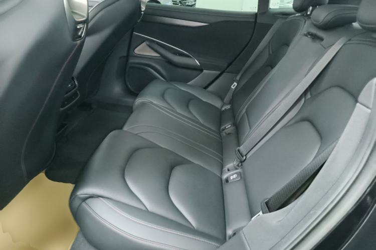 Used Xiaomi Auto SU7 2024 Rear-Drive Long-Range Intelligent Driving Version Left Rear Seat