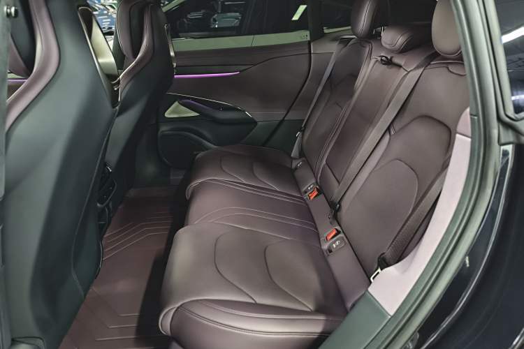 Used Xiaomi Auto SU7 2024 Four-Wheel Drive Ultra-Long Range Advanced Intelligent Driving Max Edition Left Rear Seat