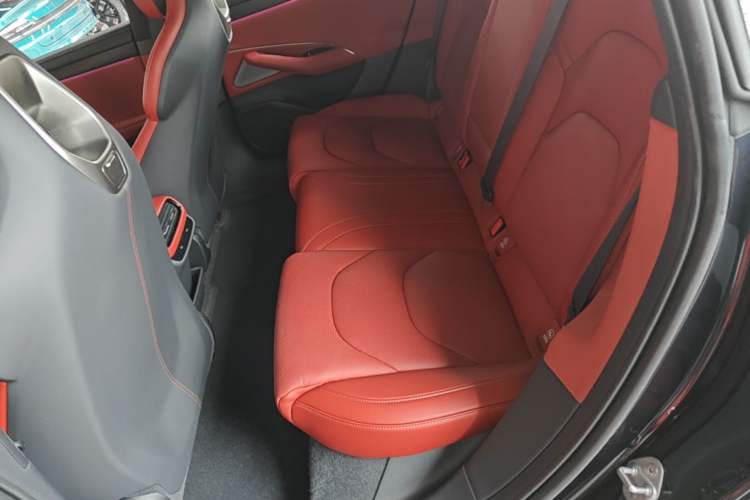 Used Xiaomi Auto SU7 2024 Four-Wheel Drive Ultra-Long Range Advanced Intelligent Driving Max Edition Left Rear Seat