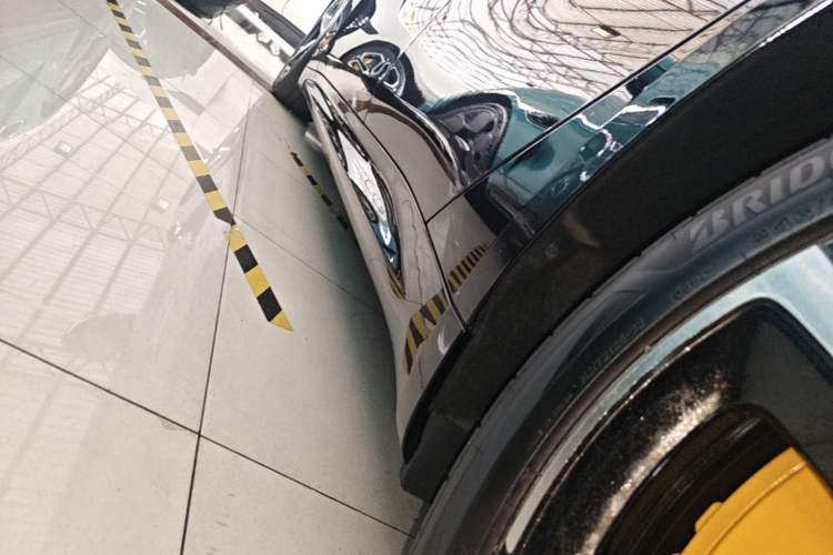 Used Xiaomi Auto SU7 2024 Four-Wheel Drive Ultra-Long Range Advanced Intelligent Driving Max Edition Left Side Sill