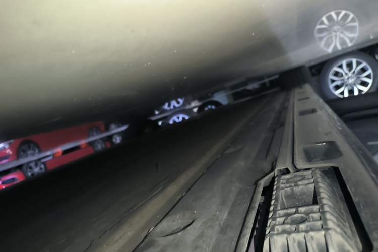 Used Xiaomi Auto SU7 2024 Four-Wheel Drive Ultra-Long Range Advanced Intelligent Driving Max Edition Left Side Sill
