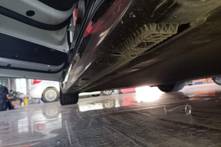 Used Xiaomi Auto SU7 2024 Four-Wheel Drive Ultra-Long Range Advanced Intelligent Driving Max Edition Left Side Sill