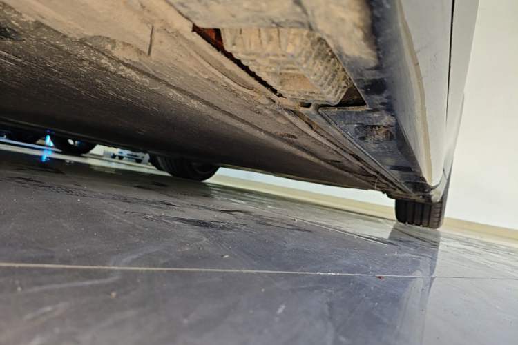 Used Xiaomi Auto SU7 2024 Four-Wheel Drive Ultra-Long Range Advanced Intelligent Driving Max Edition Left Side Sill