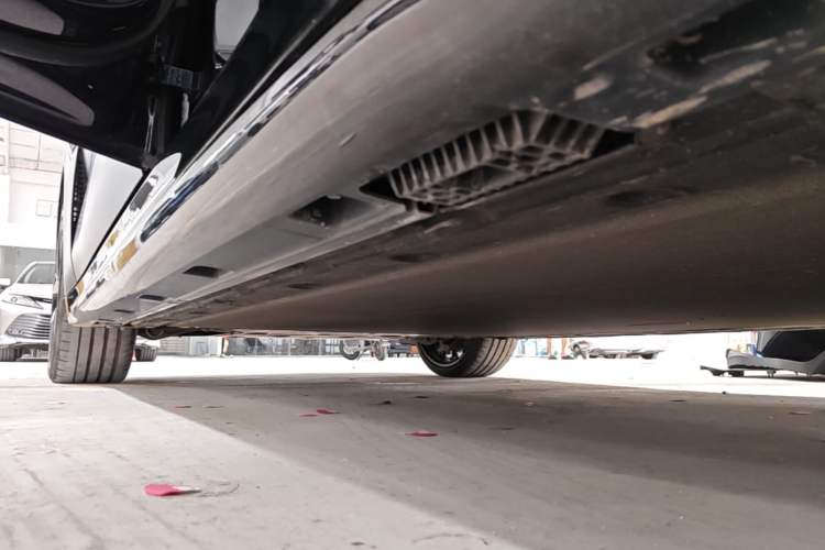 Used Xiaomi Auto SU7 2024 Four-Wheel Drive Ultra-Long Range Advanced Intelligent Driving Max Edition Left Side Sill