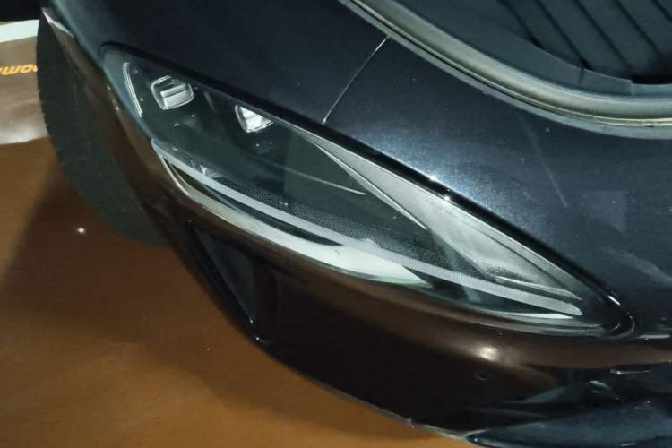 Used Xiaomi Auto SU7 2024 Four-Wheel Drive Ultra-Long Range Advanced Intelligent Driving Max Edition Right Front Headlight