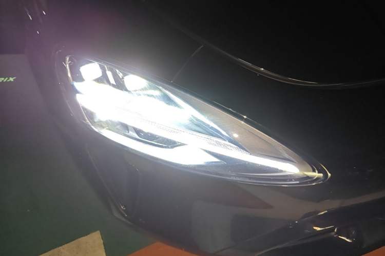 Used Xiaomi Auto SU7 2024 Four-Wheel-Drive Max Founder's Edition Right Front Headlight