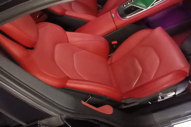 Used Xiaomi Auto SU7 2024 Rear-Drive Ultra-Long Range Advanced Pro-Level Intelligent Driving Version Right Front Seat