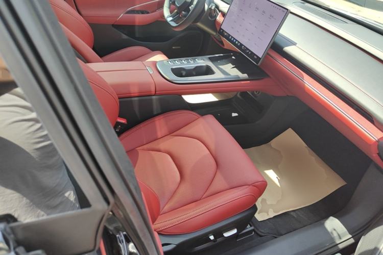 Used Xiaomi Auto SU7 2024 Four-Wheel Drive Ultra-Long Range Advanced Intelligent Driving Max Edition Right Front Seat