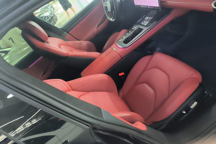 Used Xiaomi Auto SU7 2024 Four-Wheel Drive Ultra-Long Range Advanced Intelligent Driving Max Edition Right Front Seat