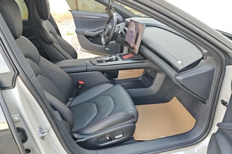 Used Xiaomi Auto SU7 2024 Rear-Drive Long-Range Intelligent Driving Version Right Front Seat