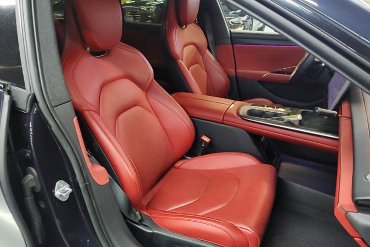 Used Xiaomi Auto SU7 2024 Rear-Drive Ultra-Long Range Advanced Pro-Level Intelligent Driving Version Right Front Seat