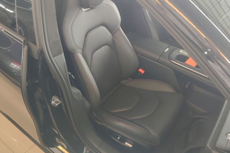 Used Xiaomi Auto SU7 2024 Four-Wheel Drive Ultra-Long Range Advanced Intelligent Driving Max Edition Right Front Seat