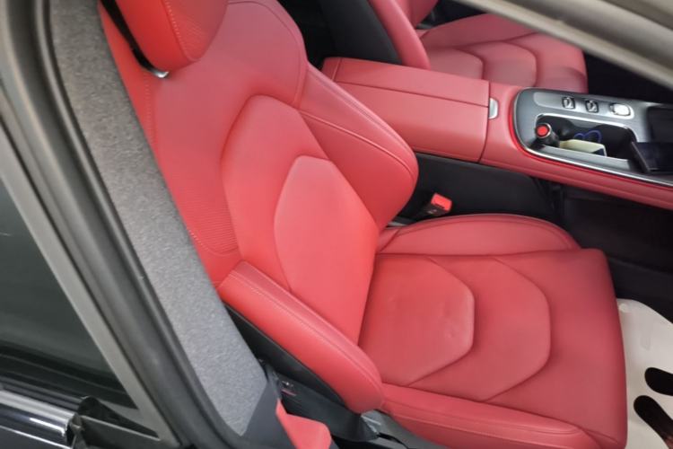 Used Xiaomi Auto SU7 2024 Rear-Drive Long-Range Intelligent Driving Version Right Front Seat
