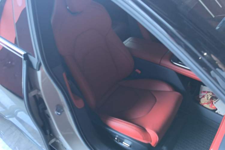 Used Xiaomi Auto SU7 2024 Four-Wheel Drive Ultra-Long Range Advanced Intelligent Driving Max Edition Right Front Seat
