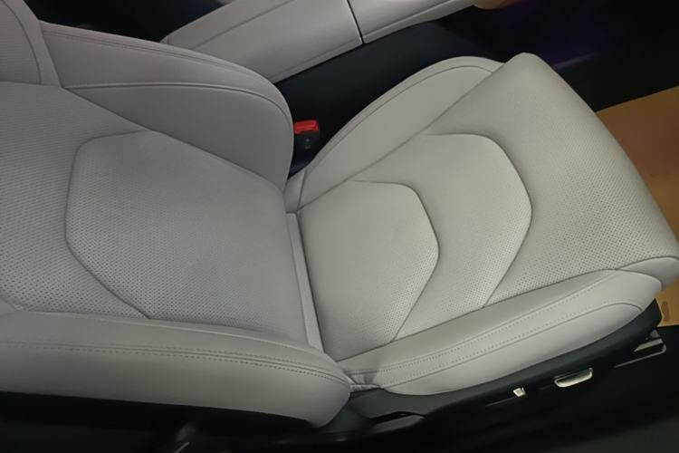 Used Xiaomi Auto SU7 2024 Four-Wheel Drive Ultra-Long Range Advanced Intelligent Driving Max Edition Right Front Seat