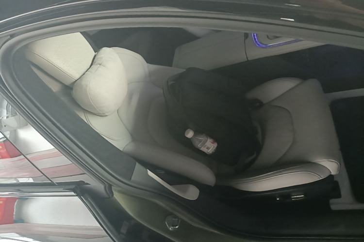 Used Xiaomi Auto SU7 2024 Four-Wheel Drive Ultra-Long Range Advanced Intelligent Driving Max Edition Right Front Seat