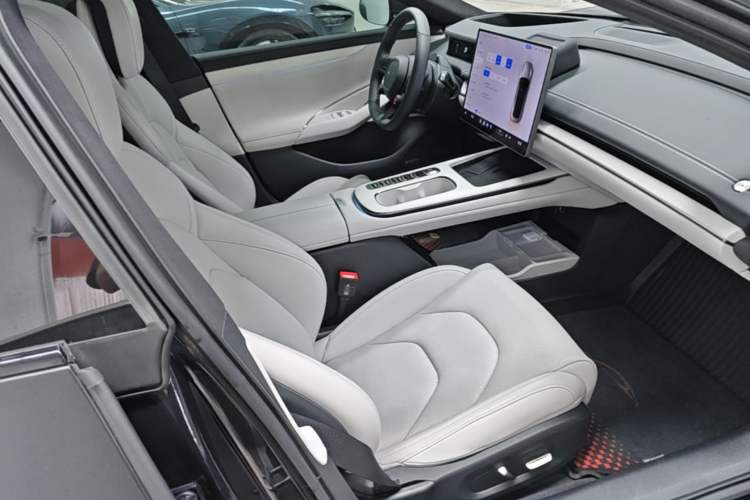Used Xiaomi Auto SU7 2024 Four-Wheel Drive Ultra-Long Range Advanced Intelligent Driving Max Edition Right Front Seat