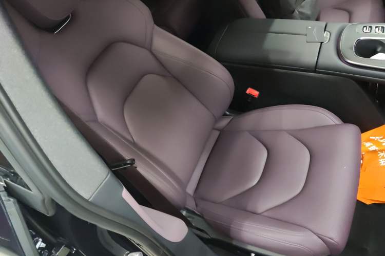 Used Xiaomi Auto SU7 2024 Rear-Drive Ultra-Long Range Advanced Pro-Level Intelligent Driving Version Right Front Seat
