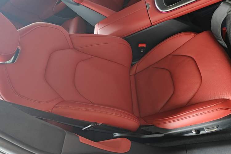 Used Xiaomi Auto SU7 2024 Four-Wheel Drive Ultra-Long Range Advanced Intelligent Driving Max Edition Right Front Seat