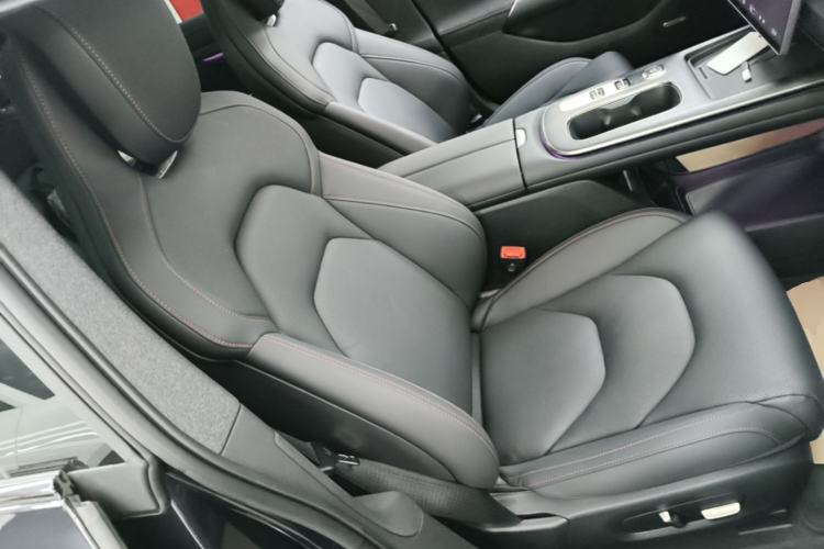 Used Xiaomi Auto SU7 2024 Rear-Drive Long-Range Intelligent Driving Version Right Front Seat