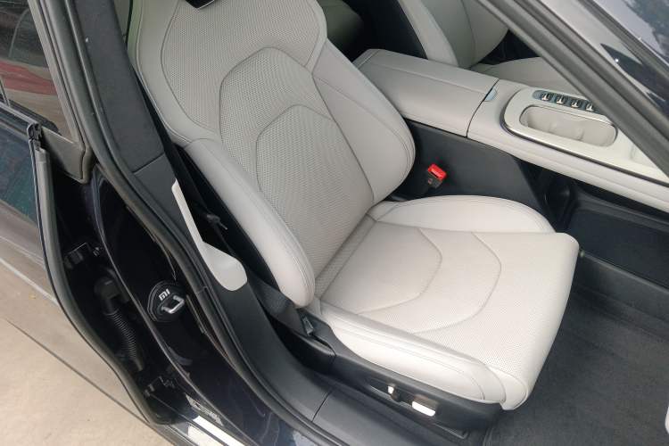 Used Xiaomi Auto SU7 2024 Four-Wheel-Drive Max Founder's Edition Right Front Seat