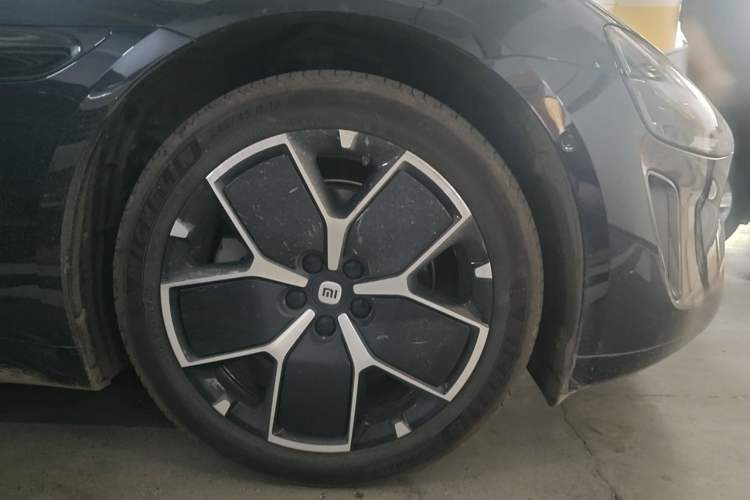Used Xiaomi Auto SU7 2024 Rear-Drive Standard Founder Edition Right Front Wheel Hub