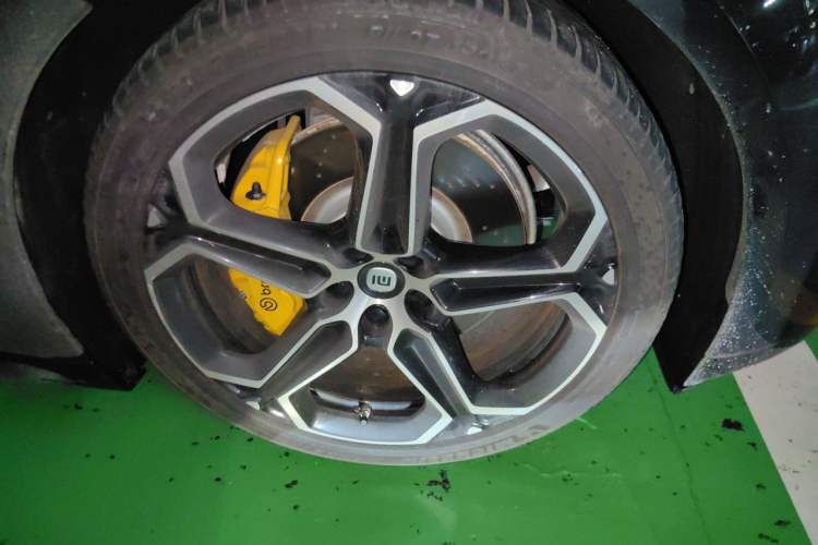 Used Xiaomi Auto SU7 2024 Four-Wheel Drive Ultra-Long Range Advanced Intelligent Driving Max Edition Right Front Wheel Hub