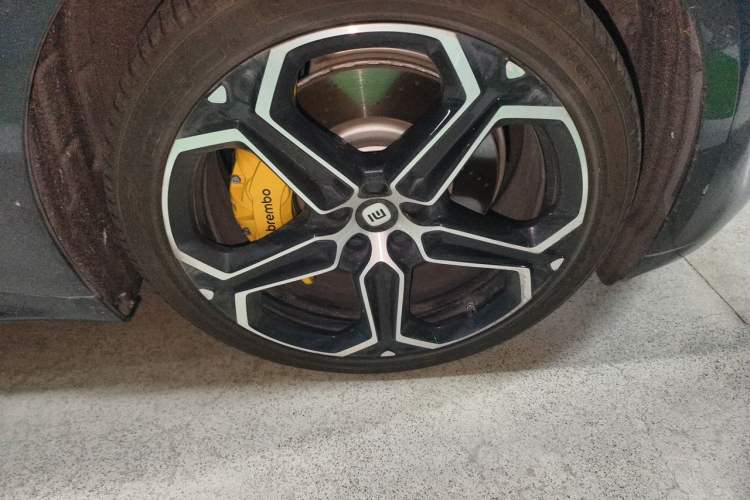 Used Xiaomi Auto SU7 2024 Rear-Drive Long-Range Intelligent Driving Version Right Front Wheel Hub