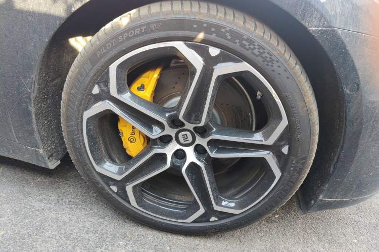 Used Xiaomi Auto SU7 2024 Four-Wheel-Drive Max Founder's Edition Right Front Wheel Hub