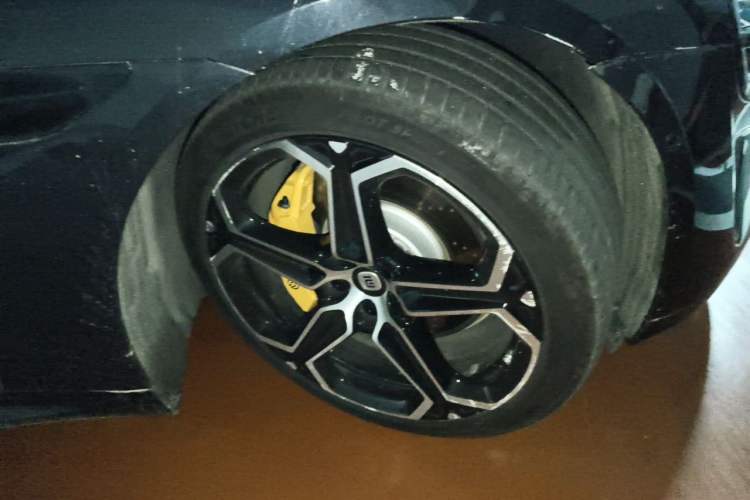 Used Xiaomi Auto SU7 2024 Four-Wheel Drive Ultra-Long Range Advanced Intelligent Driving Max Edition Right Front Wheel Hub