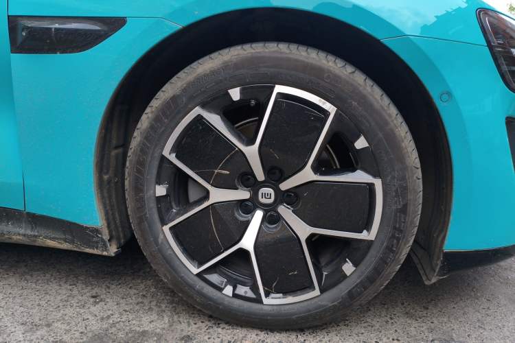 Used Xiaomi Auto SU7 2024 Rear-Drive Long-Range Intelligent Driving Version Right Front Wheel Hub