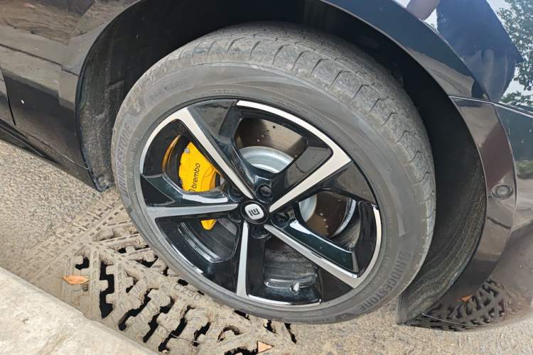 Used Xiaomi Auto SU7 2024 Four-Wheel Drive Ultra-Long Range Advanced Intelligent Driving Max Edition Right Front Wheel Hub