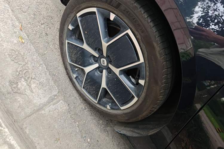Used Xiaomi Auto SU7 2024 Rear-Drive Long-Range Intelligent Driving Version Right Front Wheel Hub