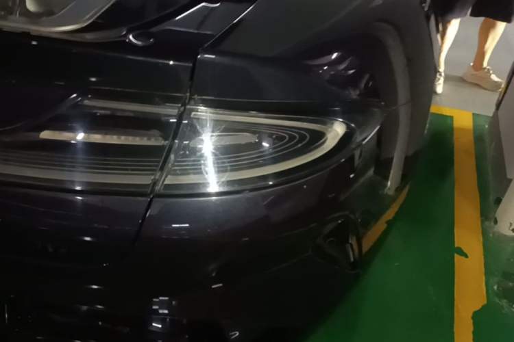 Used Xiaomi Auto SU7 2024 Rear-Drive Ultra-Long Range Advanced Pro-Level Intelligent Driving Version Right Rear Taillight
